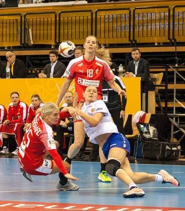 GER IHF World Cup 2017 Denmark DEN vs Russia RUS 08 12 2017 EWE Arena Oldenburg Germany 23 IHF World Championship 2017 Women first round Group C Denmark vs Russia in picture Trine Ostergaard JENSEN DEN 25 Mette TRANBORG DEN 18 Daria DMITRIEVA RUS 7 Nordphotox xRojahn nph00300