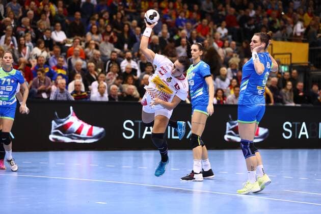 Paula Garcia Avila Spain in the throw Spain vs Slovenia IHF Women Handball World Cup 08 12 2017 Photographer Neis Eibner Trier Copyright: xEibner-Pressefoto AlexanderxNeisx EP_ANS