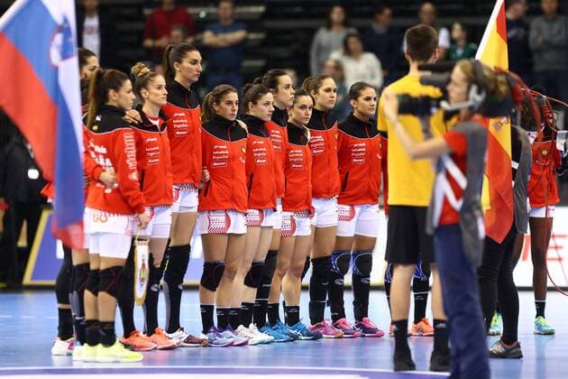 the Spanish team before the match Spain vs Slovenia IHF Women Handball World Cup 08 12 2017 Photographer Neis Eibner Trier Copyright: xEibner-Pressefoto AlexanderxNeisx EP_ANS