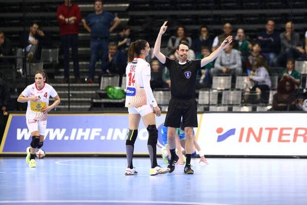 two-minute penalty for Elisabet Chavez Hernandez Spain Spain vs Slovenia IHF Womens Handball World Cup 08 12 2017 Photographer Neis Eibner Trier Copyright: xEibner-Pressefoto AlexanderxNeisx EP_ANS