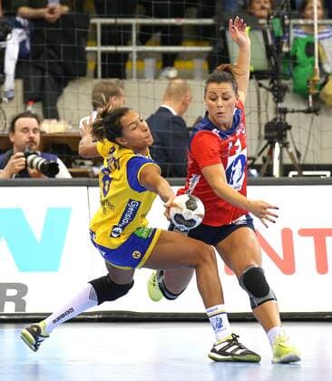 08 12 2017 Germany Bietigheim Handball Womens World Cup Internationals Norway vs Sweden v L Jamina Roberts SWE Nora Mork NOR