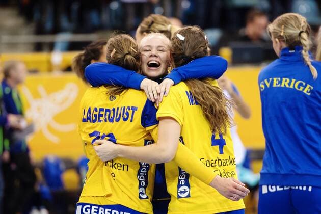 171208 Swedens Olivia Mellegard commends the match between Norway and Sweden during the World Cup on 8 December 2017 in Bietigheim Bissingen  Copyright: CARLxSANDIN BB171208CS082