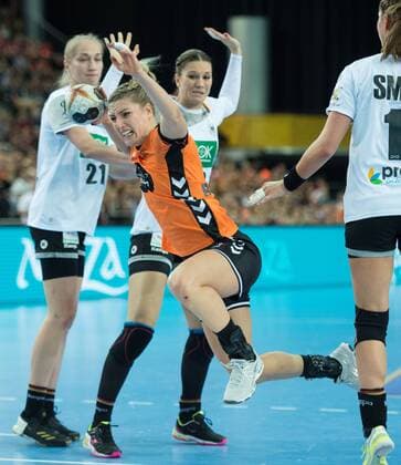 Nadja Mansson 21 GER Julia Behnke 13 GER m Nycke Groot 17 NED and Xenia Smits 11 GER Preliminary Round Group Match Netherlands Germany in Leipzig on 08 12 2017 Handball 23 Women Handball World Cup in Germany 2017