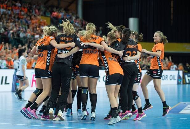 Team Netherlands after the match Preliminary round Group match Netherlands Germany in Leipzig on 08 12 2017 Handball 23 Women Handball World Cup in Germany 2017