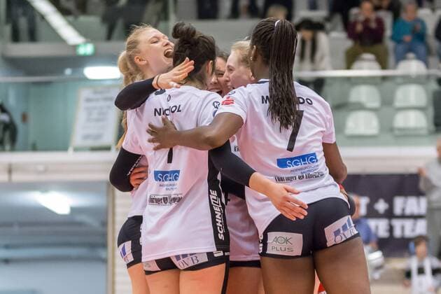 Jubel celebration at Black White Erfurt SWE Volleyball 1 Bundesliga Women Black White Erfurt VfB 91 Suhl Lotto Thuringia xprx