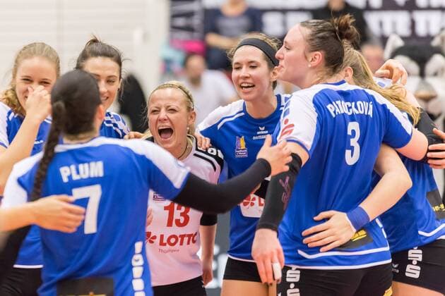 Jubel celebration at VfB 91 Suhl Lotto Thuringia Volleyball 1 Bundesliga Women Black White Erfurt VfB 91 Suhl Lotto Thuringia xprx