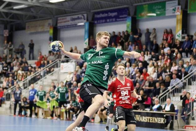 Michael Schulz HG Saarlouis 33 im Torwurf ASV Hamm Westphalia vs HG Saarlouis Handball 2 Bundesliga 09 12 2017 Hamm Copyright: xEibner-Pressefoto Strohdiekx EP_JSK