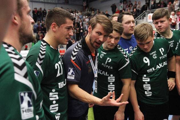 Philipp Kessler Coach HG Saarlouis at the final speech ASV Hamm Westphalia vs HG Saarlouis Handball 2 Bundesliga 09 12 2017 Hamm Copyright: xEibner-Pressefoto Strohdiekx EP_JSK