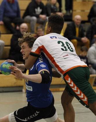 Germany Kelkheim Münster 09 12 2017 Handball Hessen Oberliga Men Season 2017 2018 TSG Münster blue HSG Dutenhofen Munchholzhausen II ws v l Holger Kruse Muenster Maduwuike Okpara Dutenhofen Sport TSG Muenster HSG Dutenhofen Munchholzhausen II