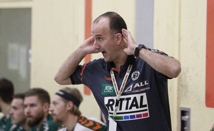 Germany Kelkheim Münster 09 12 2017 Handball Hessen Oberliga Men Season 2017 2018 TSG Münster blue HSG Dutenhofen Münchholzhausen II ws v l Andreas Klimpke Dutenhofen Sport TSG Münster HSG Dutenhofen Münchholzhausen II