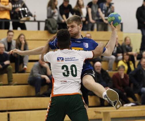 Germany Kelkheim Münster 09 12 2017 Handball Hessen Oberliga Men Season 2017 2018 TSG Münster blue HSG Dutenhofen Munchholzhausen II ws v l Maduwuike Okpara Dutenhofen Bastian Schwarz Muenster Sport TSG Muenster HSG Dutenhofen Munchholzhausen II