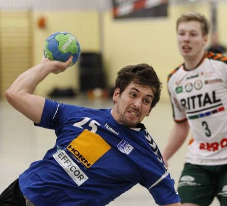 Germany Kelkheim Munster 09 12 2017 Handball Hessen Oberliga Men Season 2017 2018 TSG Münster blue HSG Dutenhofen Munchholzhausen II ws v l Johannes Driess Muenster Sport TSG Muenster HSG Dutenhofen Munchholzhausen II