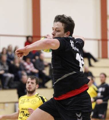 Germany Hattersheim 09 12 2017 Handball Hessen Landesliga Mitte Mens Season 2017 2018 TSG Eddersheim black TV Petterweil yellow v l Jonas Lange Eddersheim Sports TSG Eddersheim TV Petterweil