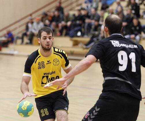 Germany Hattersheim 09 12 2017 Handball Hessen Landesliga Mitte Mens Season 2017 2018 TSG Eddersheim black TV Petterweil yellow v l Pierre Lange Petterweil Rene Morgenstern Eddersheim Sport TSG Eddersheim TV Petterweil