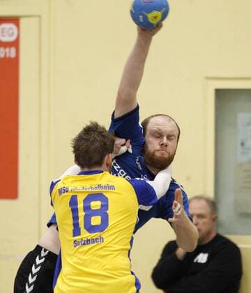 Germany Kelkheim Münster 09 12 2017 Handball Hessen District Oberliga Wiesbaden Frankfurt Season 2017 2018 TSG Münster II blue MSG Niederhofheim Sulzbach yellow v l Till Pfitzenreiter Sulzbach Marc Zelser Münster Sports TSG Münster II MSG Niederhofheim Sulzbach