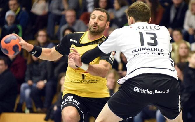 09 12 2017 xpsx Handball 3 Liga SG Brucköbel GSV Eintracht Baunatal v 1 Tegaday Nuez Ramos Bruchköbel Niklas Plümacher Baunatal Bruchköbel Hessen Germany