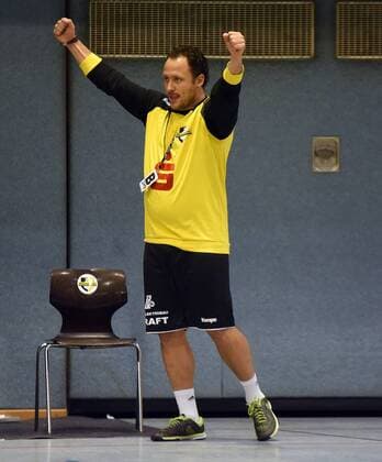 09 12 2017 xpsx Handball 3 Liga SG Brucköbel GSV Eintracht Baunatal v l Coach Tim Beckmann Bruchköbel Bruchköbel Hessen Germany