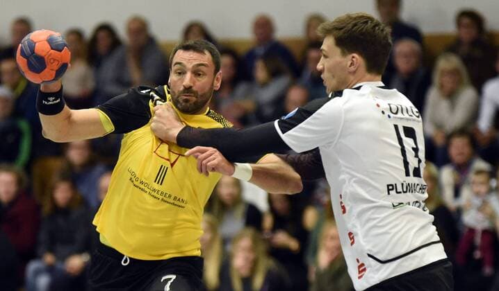 09 12 2017 xpsx Handball 3 Liga SG Brucköbel GSV Eintracht Baunatal v 1 Tegaday Nuez Ramos Bruchköbel Niklas Plümacher Baunatal Bruchköbel Hessen Germany