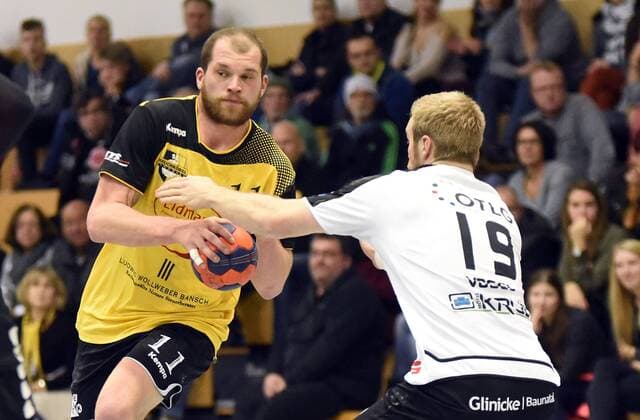 09 12 2017 xpsx Handball 3 Liga SG Brucköbel GSV Eintracht Baunatal v l Maximilian Kraushaar Bruchköbel Sven Vogel Baunatal Bruchköbel Hessen Germany