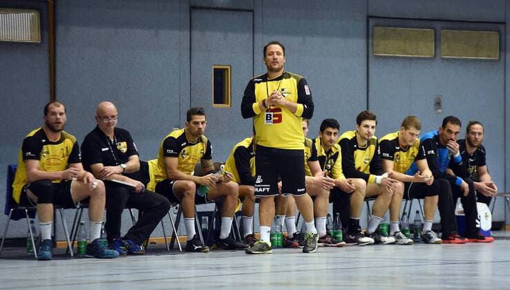09 12 2017 xpsx Handball 3 Liga SG Brucköbel GSV Eintracht Baunatal v l Coach Tim Beckmann Bruchköbel Bruchköbel Hessen Germany