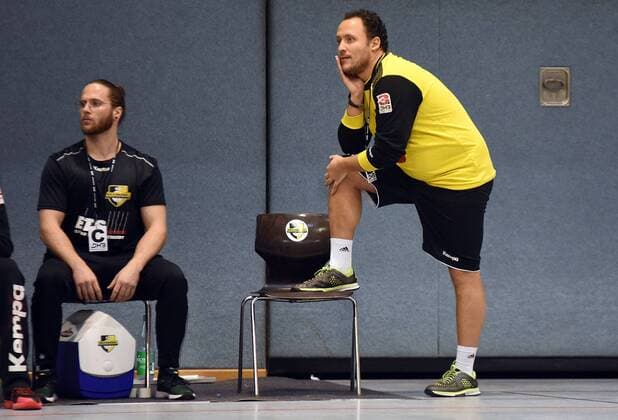 09 12 2017 xpsx Handball 3 Liga SG Brucköbel GSV Eintracht Baunatal v l Coach Tim Beckmann Bruchköbel Bruchköbel Hessen Germany