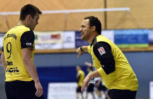09 12 2017 xpsx Handball 3 Liga SG Brucköbel GSV Eintracht Baunatal v l Coach Tim Beckmann Bruchköbel Bruchköbel Hessen Germany