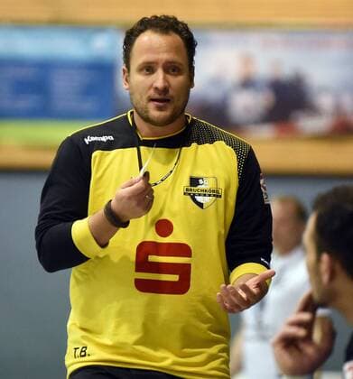 09 12 2017 xpsx Handball 3 Liga SG Brucköbel GSV Eintracht Baunatal v l Coach Tim Beckmann Bruchköbel Bruchköbel Hessen Germany