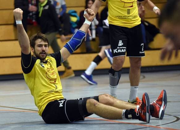 09 12 2017 xpsx Handball 3 league SG Brucköbel GSV Eintracht Baunatal v l rejoicing Jannik Hoffmann Bruchköbel Bruchköbel Hessen Germany