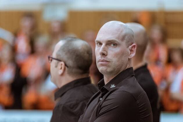 Luke REYNOLDS Coach Berlin Recycling Volleys 09 12 2017 Netzhoppers SolWo Königspark KW Bestensee Berlin Recycling Volleys Volleyball Bundesliga League match Königs Wusterhausen Landkost Arena
