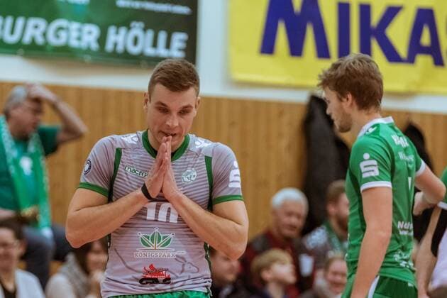 Disappointment Kamil RATAJCZAK 10 Netzhoppers and Robin HAFEMANN 7 Netzhoppers 09 12 2017 Netzhoppers SolWo Königspark KW Bestensee Berlin Recycling Volleys Volleyball Bundesliga League match Königs Wusterhausen Landkost Arena