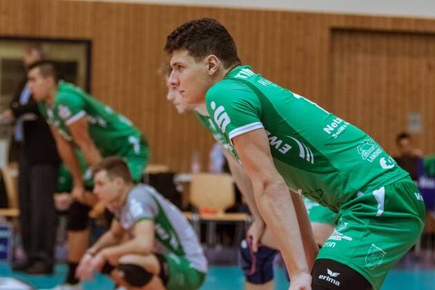 Acceptance Situation Netzhoppers SolWo Königspark KW with Theo TIMMERMANN 11 Netzhoppers in front 09 12 2017 Netzhoppers SolWo Königspark KW Bestensee Berlin Recycling Volleys Volleyball Bundesliga League match Königs Wusterhausen Landkost Arena