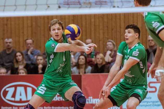 Assumption Robin HAFEMANN 7 Netzhoppers with Theo TIMMERMANN 11 Netzhoppers 09 12 2017 Netzhoppers SolWo Königspark KW Bestensee Berlin Recycling Volleys Volleyball Bundesliga League match Königs Wusterhausen Landkost Arena