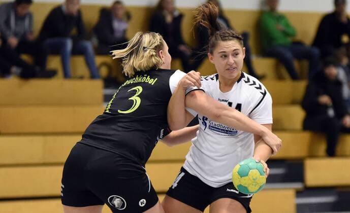 09 12 2017 xpsx Handball Women District Oberliga SG Bruchköbel II HSG Dietzenbach v Franziska Rietzel Bruchköbel Carolin Rotter Dietzenbach Bruchköbel Hessen Germany