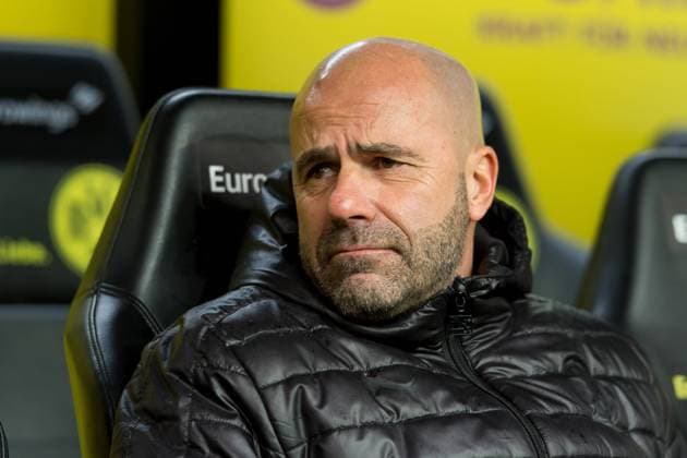 Dortmund, Germany 09.12.2017, 1. Bundesliga 15. Spieltag, BV Borussia Dortmund - SV Werder Bremen, Trainer Peter Bosz (BVB) schaut, nachdenklich, enttaeuscht ( DeFodi001 *** Dortmund Germany 09 12 2017 1 Bundesliga 15 Matchday BV Borussia Dortmund SV Werder Bremen Coach Peter Bosz BVB looks thoughtfully disappointed DeFodi001