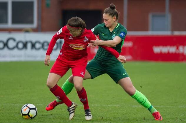 v left Anne Hopfengärtner Hopfengaertner 1 FC Köln 16 in duel with Giovanna Hoffmann SV Werder Bremen 17 Football Allianz Women Bundesliga SV Werder Bremen 1 FC Köln xobx