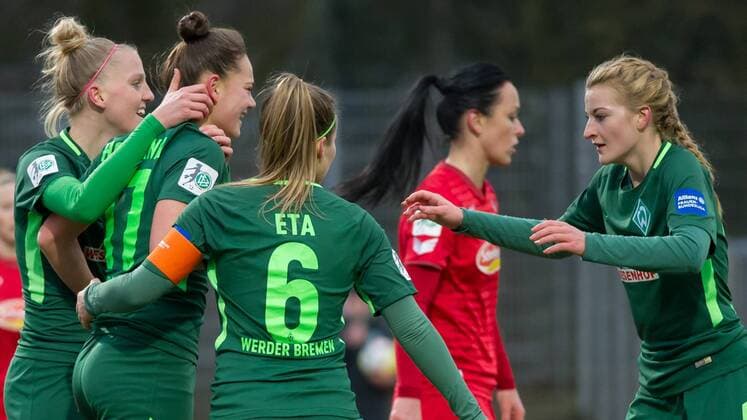 V left Lina Hausicke SV Werder Bremen 18 Goalkeeper Giovanna Hoffmann SV Werder Bremen 17 Marie Louise Eta SV Werder Bremen 6 and Verena Volkmer SV Werder Bremen 16 with goal-scored joy Over the goal to 1 0 Soccer Allianz Women Bundesliga SV Werder Bremen 1 FC Köln xobx