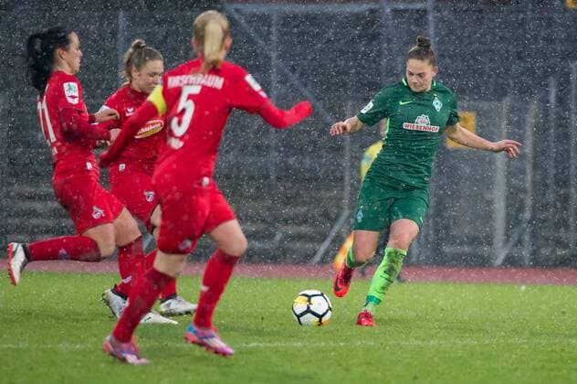 Giovanna Hoffmann SV Werder Bremen 17 on the ball Action Action Soccer Allianz Women Bundesliga SV Werder Bremen 1 FC Köln xobx