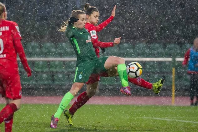 v left Nina Lühring SV Werder Bremen 4 scored the Goal for 3 0 in a duel with Marie Pyko 1 FC Köln 26 Soccer Allianz Women Bundesliga SV Werder Bremen 1 FC Köln xobx