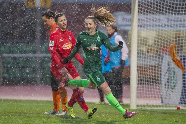 Goalkeeper Nina Lührsen Luehrssen SV Werder Bremen 4 with goal-joy Jubel Freude über die Goal to the 3 0 Soccer Allianz Women Bundesliga SV Werder Bremen 1 FC Köln xobx