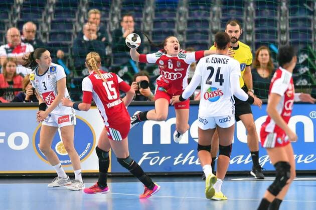 Handball, WM, Damen, Ungarn - Frankreich 2017.12.10 Lipsk Pilka Reczna Mistrzostwa Swiata Niemcy 2017 Wegry - Francja N z Nadine Schatzl Foto Pawel Andrachiewicz PressFocus 2017.12.10 Lipsk Handball 23rd Women s World Championship WM Weltmeisterschaft 2017 Hungary - France Nadine Schatzl Credit: Pawel Andrachiewicz PressFocus NEWSPIX.PL --- Newspix.pl FRANCE OUT!  20171210_PF_PA772