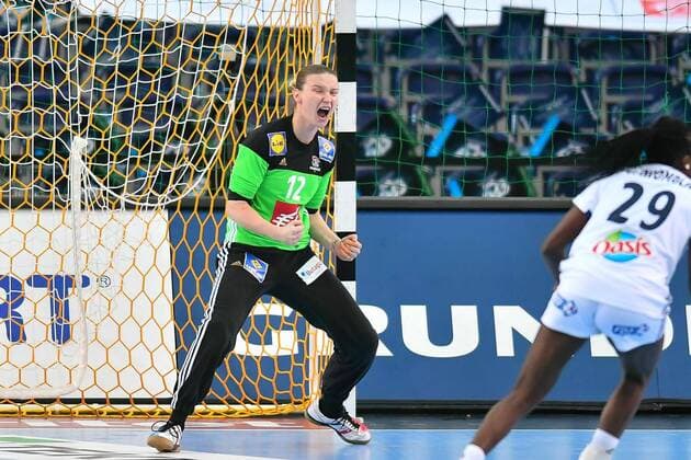 Handball, WM, Damen, Ungarn - Frankreich 2017.12.10 Lipsk Pilka Reczna Mistrzostwa Swiata Niemcy 2017 Wegry - Francja N z Amandine Leunaud Foto Pawel Andrachiewicz PressFocus 2017.12.10 Lipsk Handball 23rd Women s World Championship WM Weltmeisterschaft 2017 Hungary - France Amandine Leunaud Credit: Pawel Andrachiewicz PressFocus NEWSPIX.PL --- Newspix.pl FRANCE OUT!  20171210_PF_PA773