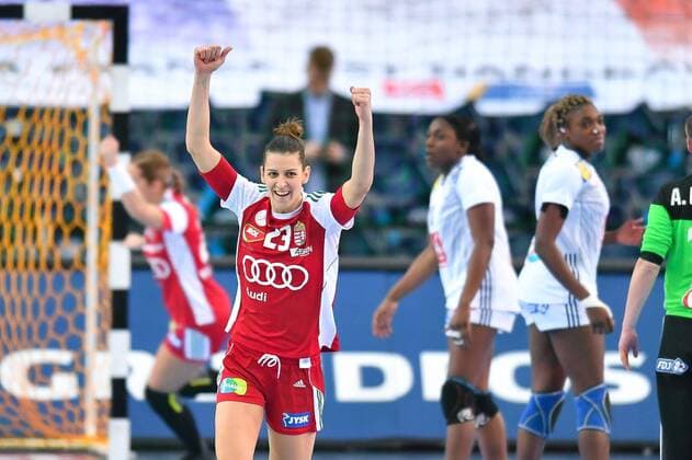 Handball, WM, Damen, Ungarn - Frankreich 2017.12.10 Lipsk Pilka Reczna Mistrzostwa Swiata Niemcy 2017 Wegry - Francja N z Klara Szekeres radosc Foto Pawel Andrachiewicz PressFocus 2017.12.10 Lipsk Handball 23rd Women s World Championship WM Weltmeisterschaft 2017 Hungary - France Klara Szekeres radosc Credit: Pawel Andrachiewicz PressFocus NEWSPIX.PL --- Newspix.pl FRANCE OUT!  20171210_PF_PA786