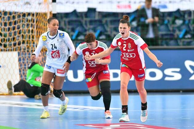 Handball, WM, Damen, Ungarn - Frankreich 2017.12.10 Lipsk Pilka Reczna Mistrzostwa Swiata Niemcy 2017 Wegry - Francja N z radosc Szandra Szoellosi-Zacsik Foto Pawel Andrachiewicz PressFocus 2017.12.10 Lipsk Handball 23rd Women s World Championship WM Weltmeisterschaft 2017 Hungary - France radosc Szandra Szoellosi-Zacsik Credit: Pawel Andrachiewicz PressFocus NEWSPIX.PL --- Newspix.pl FRANCE OUT!  20171210_PF_PA791