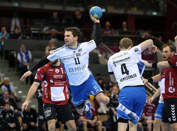 Ludwigsburg Handball 2 Bundesliga SG BBM Bietigheim vs VfL Lübeck Schwartau on the ball Christian Schaefer BBM