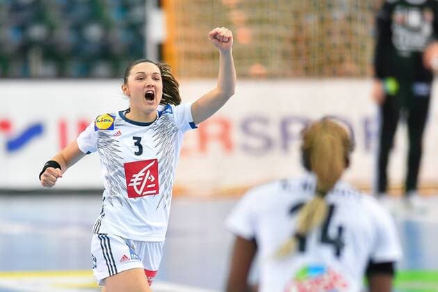 Handball, WM, Damen, Ungarn - Frankreich 2017.12.10 Lipsk Pilka Reczna Mistrzostwa Swiata Niemcy 2017 Wegry - Francja N z radosc Blandine Dancette Foto Pawel Andrachiewicz PressFocus 2017.12.10 Lipsk Handball 23rd Women s World Championship WM Weltmeisterschaft 2017 Hungary - France radosc Blandine Dancette Credit: Pawel Andrachiewicz PressFocus NEWSPIX.PL --- Newspix.pl FRANCE OUT!  20171210_PF_PA801