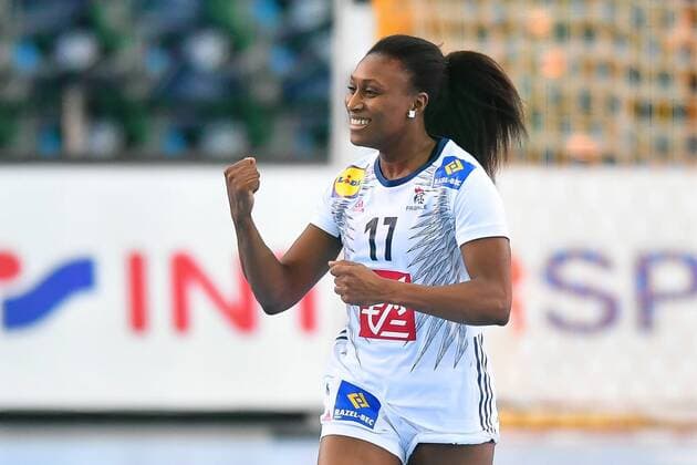 Handball, WM, Damen, Ungarn - Frankreich 2017.12.10 Lipsk Pilka Reczna Mistrzostwa Swiata Niemcy 2017 Wegry - Francja N z radosc Siraba Dembele Foto Pawel Andrachiewicz PressFocus 2017.12.10 Lipsk Handball 23rd Women s World Championship WM Weltmeisterschaft 2017 Hungary - France radosc Siraba Dembele Credit: Pawel Andrachiewicz PressFocus NEWSPIX.PL --- Newspix.pl FRANCE OUT!  20171210_PF_PA805