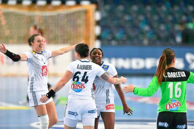 Handball, WM, Damen, Ungarn - Frankreich 2017.12.10 Lipsk Pilka Reczna Mistrzostwa Swiata Niemcy 2017 Wegry - Francja N z radosc po wygranej Foto Pawel Andrachiewicz PressFocus 2017.12.10 Lipsk Handball 23rd Women s World Championship WM Weltmeisterschaft 2017 Hungary - France radosc po wygranej Credit: Pawel Andrachiewicz PressFocus NEWSPIX.PL --- Newspix.pl FRANCE OUT!  20171210_PF_PA823