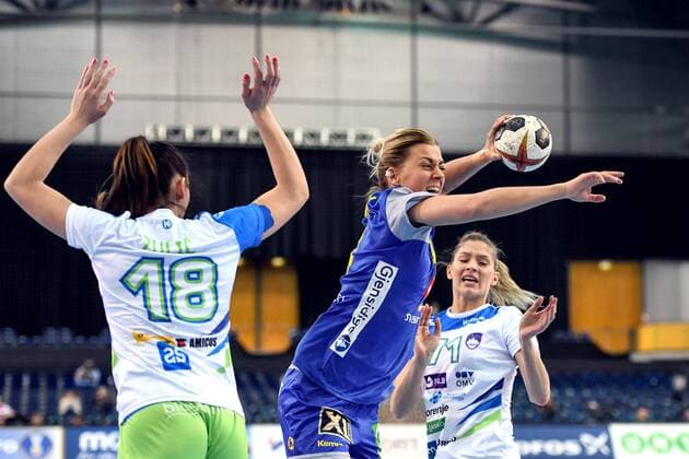 171210 Swedens Nathalie Hagman during the finals final between Sweden and Slovenia during the World Cups Handball on December 10, 2017 in Leipzig  Copyright: CARLxSANDIN BB171210CS046