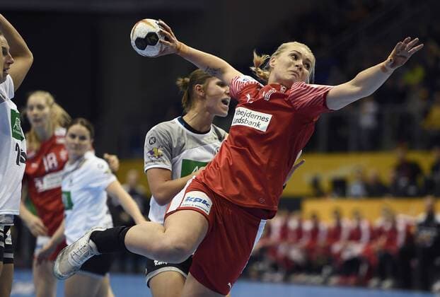 Handball, WM, Damen, Deutschland - Dänemark Kathrine Heindahl scorer. Danmark modte vaertslandet Tyskland i 1 8-finalen ved VM i handbold for kvinder, sondag aften. Kampen blev spillet i Magdeburg. Polfoto_73275304  Copyright: POULSENxLARS