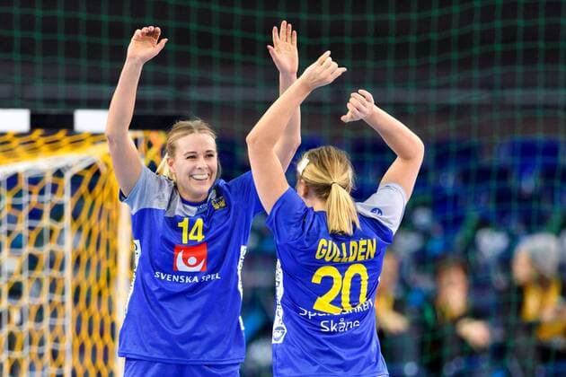 171210 Swedens Johanna Westberg rejoices with Isabelle Gullden in the finals final between Sweden and Slovenia during the World Cups World Cup on December 10, 2017 in Leipzig  Copyright: CARLxSANDIN BB171210CS076